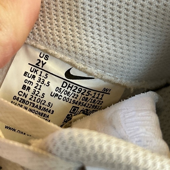 Nike Air Force One Sneaker Tennis Shoes Boys Girls Size 2 Youth Lace Up White - Picture 8 of 8